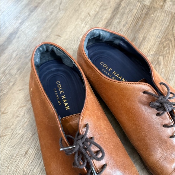 Cole Haan • Jefferson Grand Wholecut Oxford - Picture 3 of 12